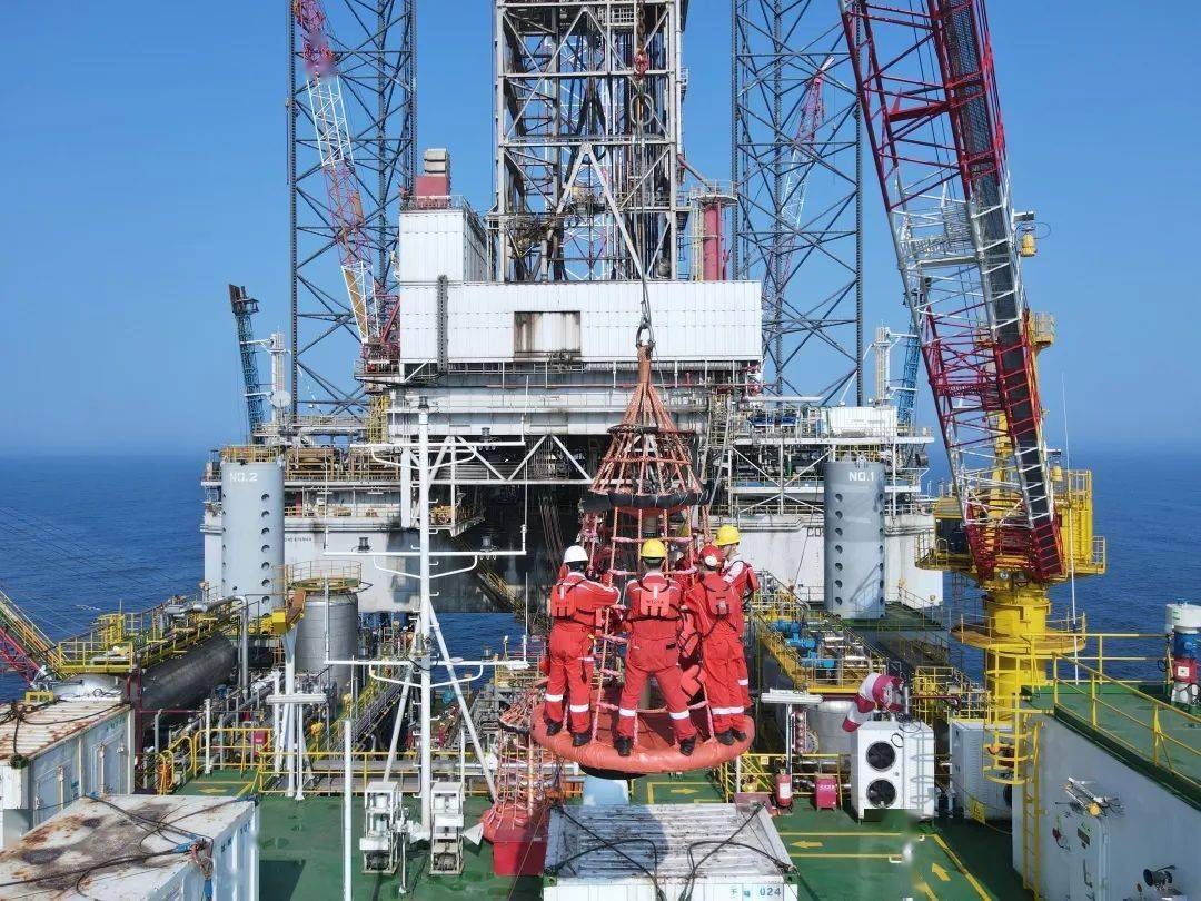 我国首座海上可移动自升式井口平台海洋石油163投产