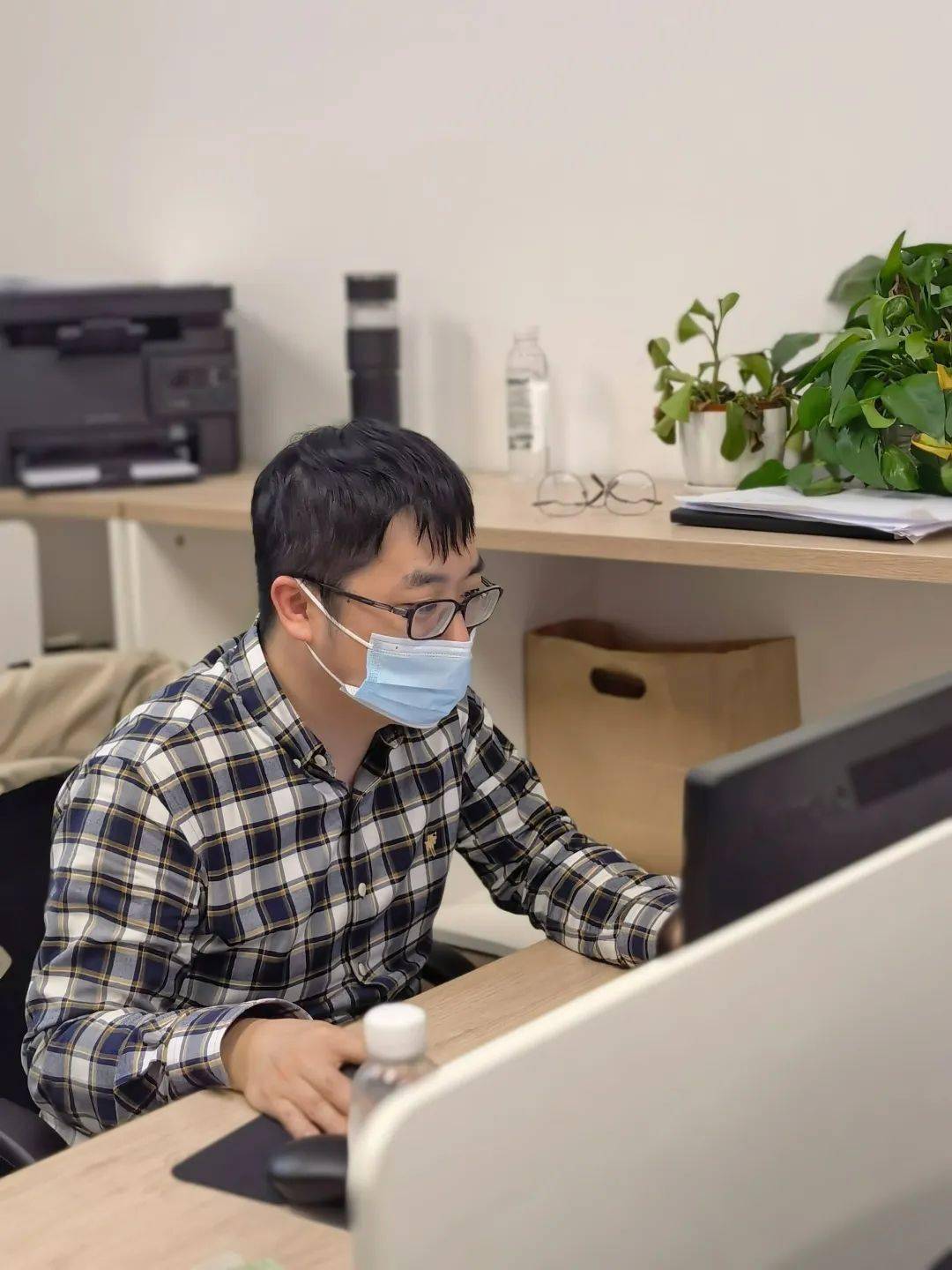 叮叮叮……随着数据信息的到来余杭交通快转运专班顾俊华飞速在
