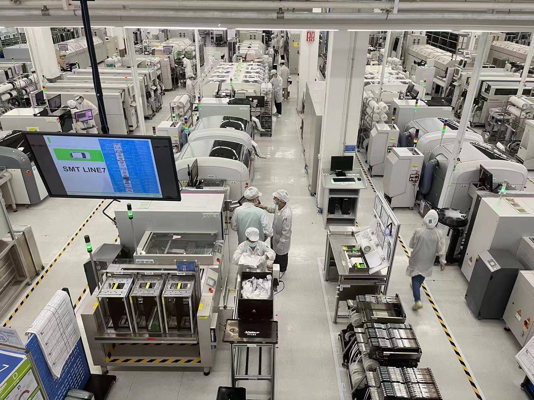 出于疫情防控的需要,鹏鼎控股经历了一段时间的闭环管理,大众交通工具