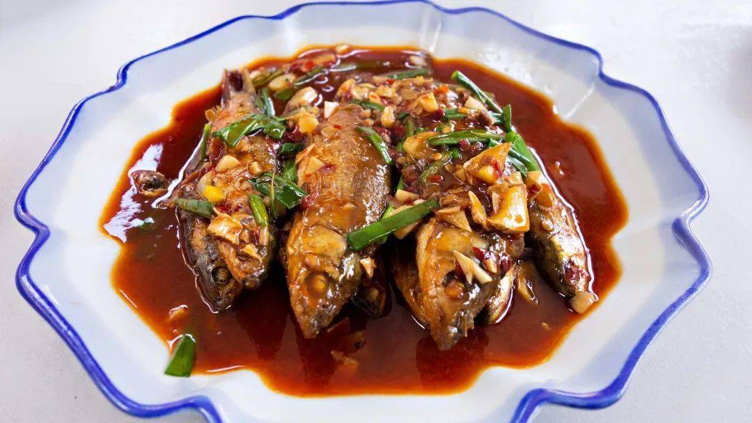 高山田螺,红烧溪鱼,卷饼,缙云烧饼等特产美食,都是地道的丽水土菜