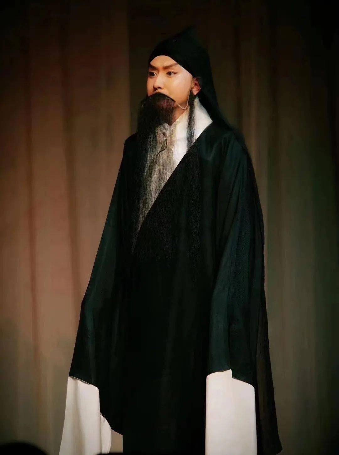 京剧《乌盆记》来源于元杂剧《丁丁当当盆儿鬼》,明传奇《断乌盆》