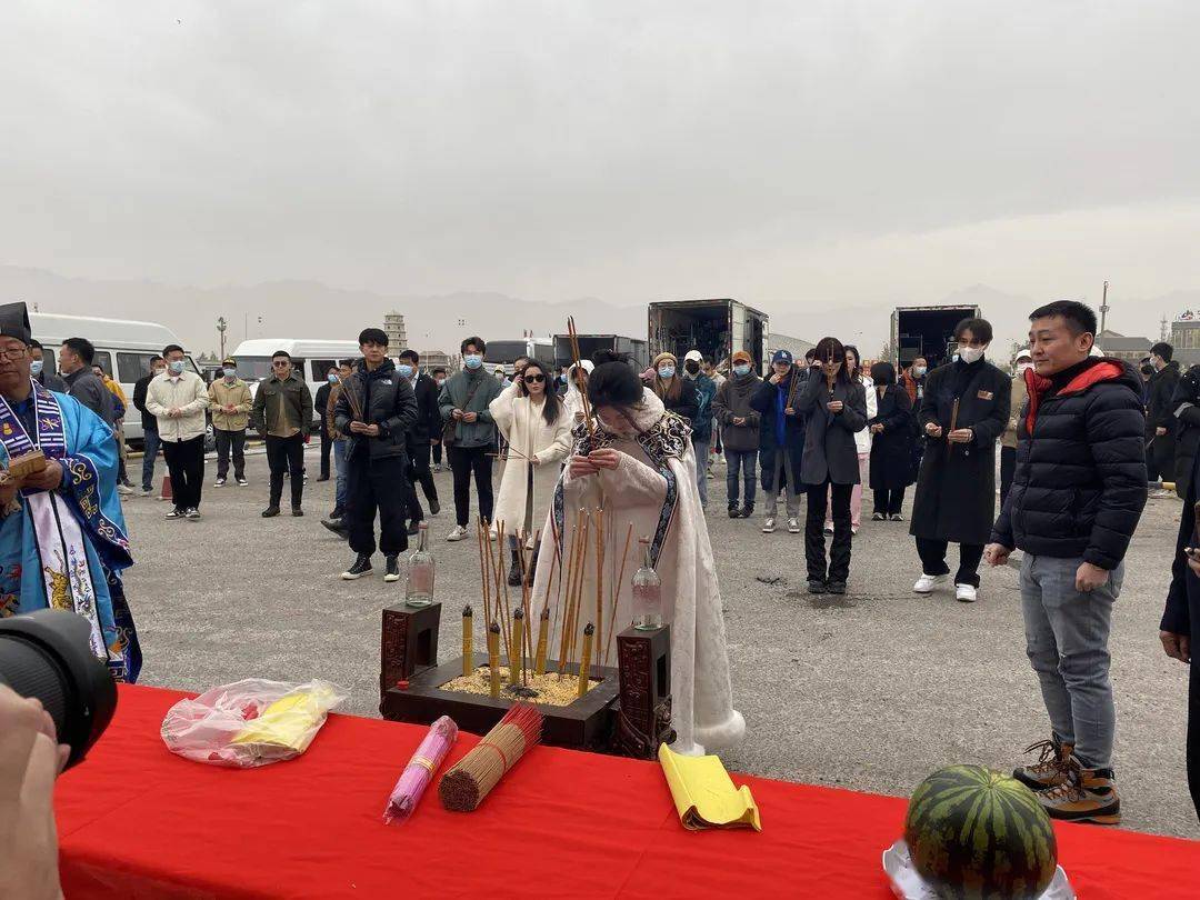 千鹤真人剧组开机大吉