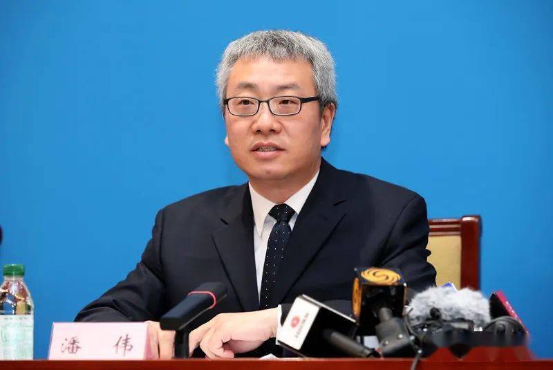 住房和城乡建设部住房保障司副司长潘伟介绍"十四五"时期以乡村教师为