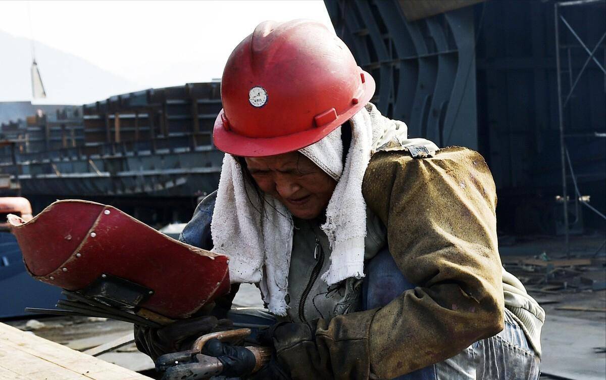 三大职业病正在拖垮身体_工作_眼睛_工人