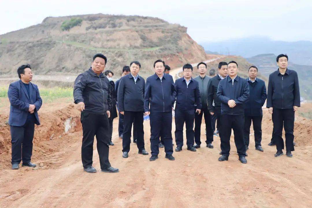 (记者 康正东 管秋勇 )4月14日,县委书记王新强,县委副书记,县长