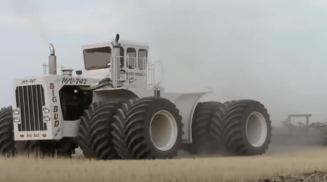 世界体型最大的拖拉机价值高达2000万一小时能耕地360亩