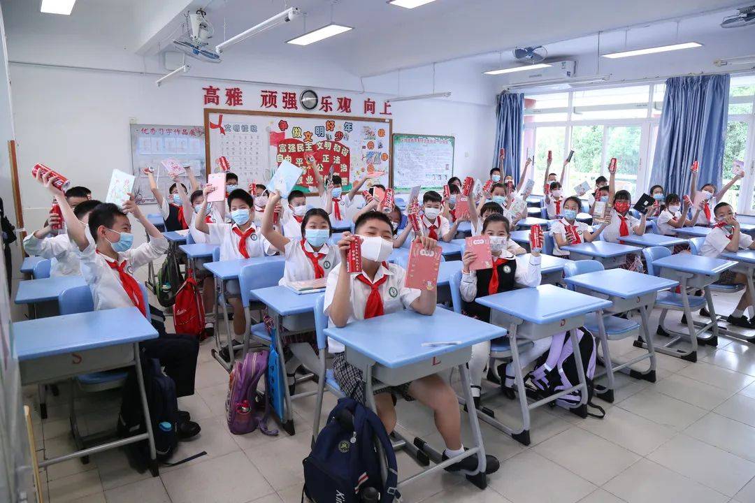 返校第一课老师笑了学生却哭了