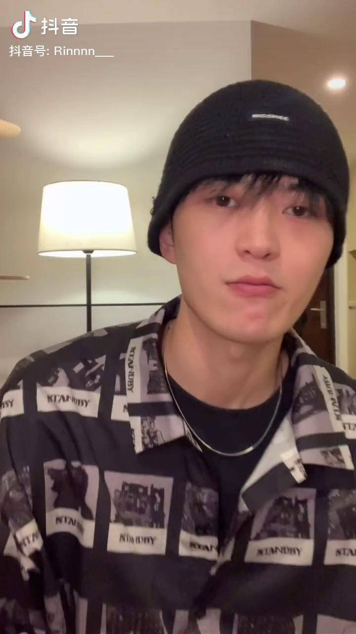 承包你的一年四季百搭好看的情侣鞋子分享张轻轻定制