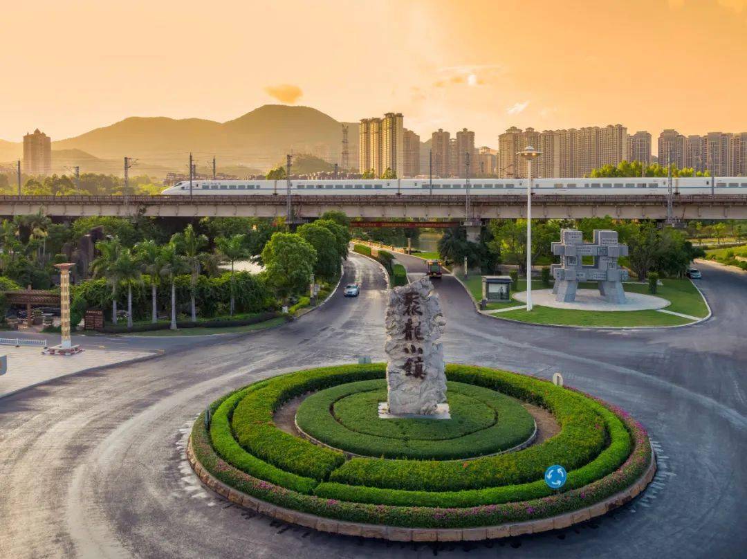 相继创办了惠安台商创业基地和聚龙小镇