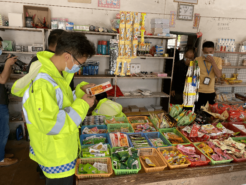 为守护校园 一方净土 英德对中小学校周边的小卖铺 小饭店等进行 水边镇 整治 环境