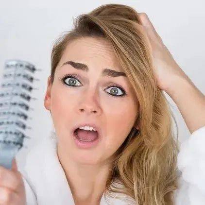 经常掉发太严重?说明你的身体缺这4样东西,千万不能忽视了!_女性_头发_蛋白
