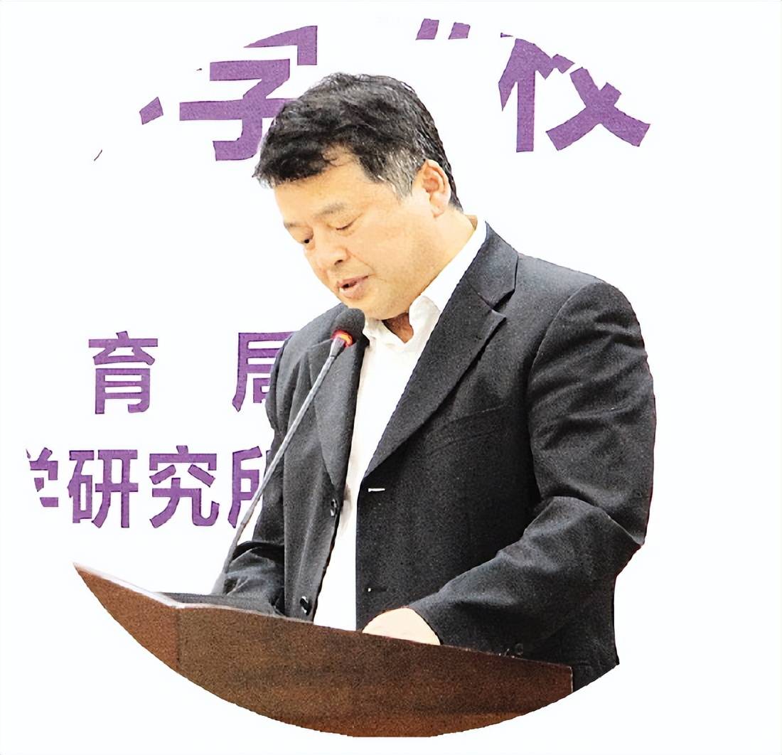 李山涛袁红波马劲校长蒋向东介绍了该校课后服务管理的策略.