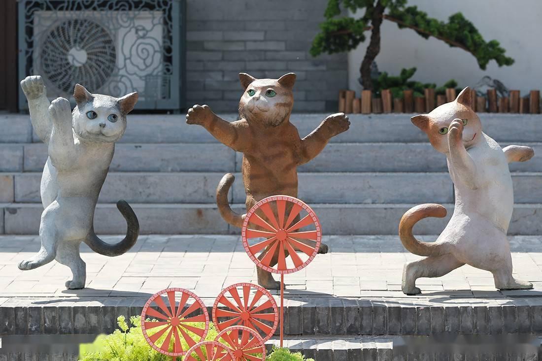 京西古道模式口栩栩如生的猫雕塑遛娃好去处
