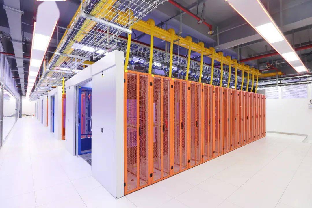 浙江云谷磐石云数据中心机房.