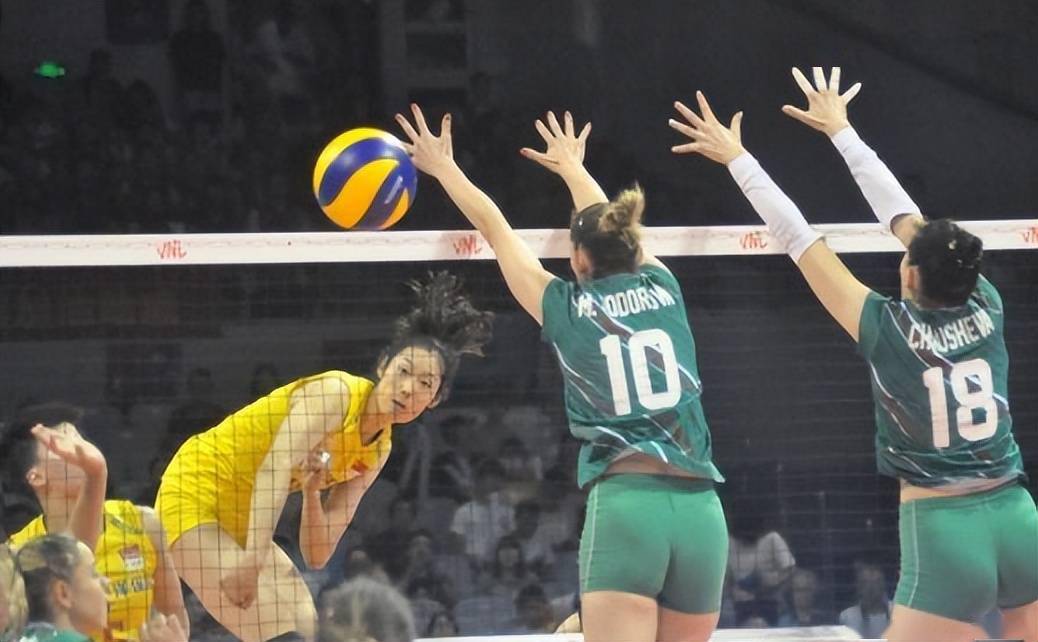 朱婷首度亮相手腕引瞩目与挪威名将合影或赶上女排世锦赛