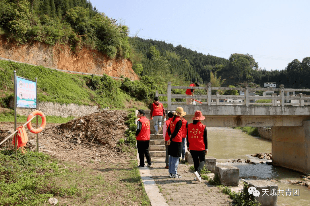 共青团天峨县委员会深入六排镇纳洞村开展防溺水宣传工作_活动_县人民