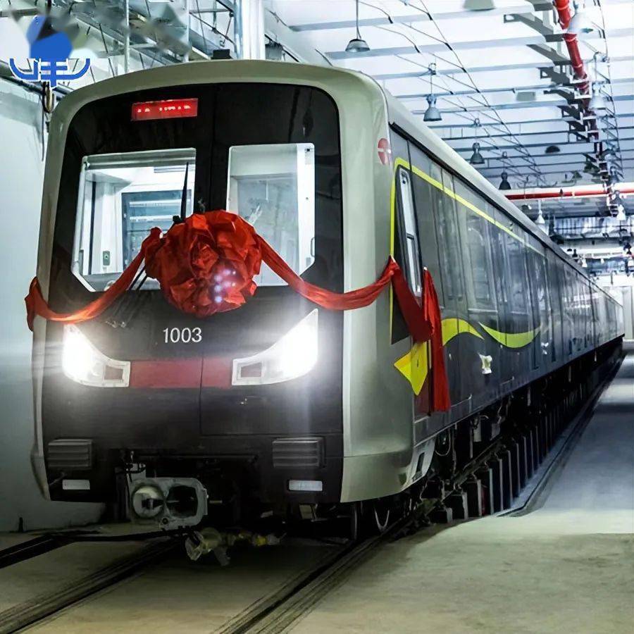 天津地铁10号线!今年开通试运营!_列车_黄绿色_蓄电池