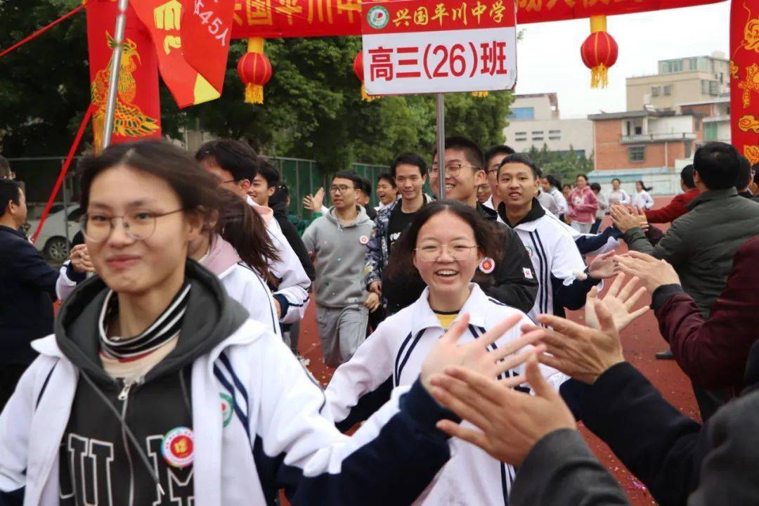 兴国平川中学宣传片图片