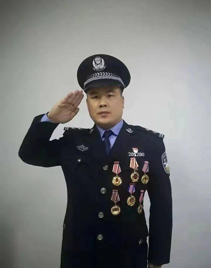 警服奖章佩戴图片图片