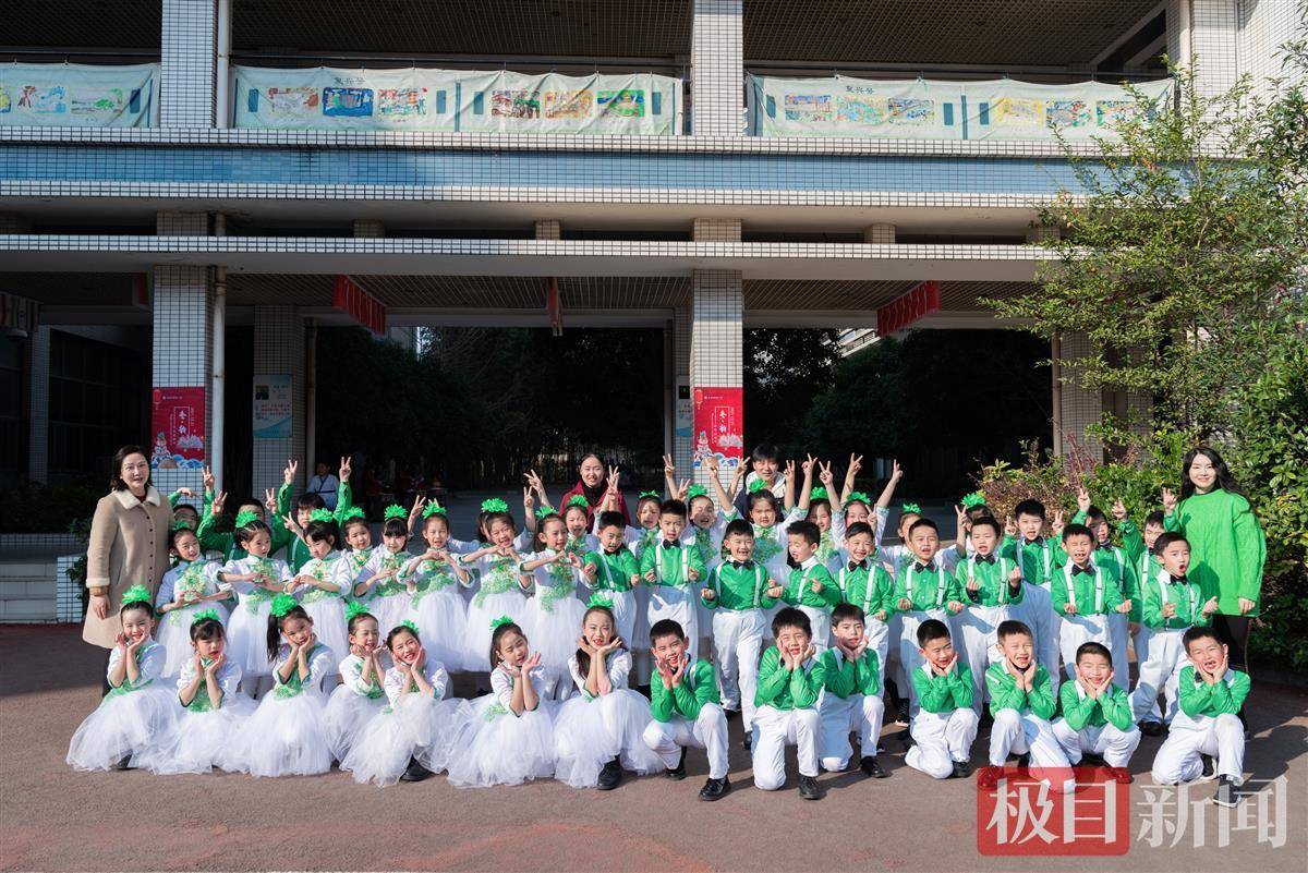 4月22日,极目新闻记者从武昌区中华路小学了解到,该校二年级(7)班有一