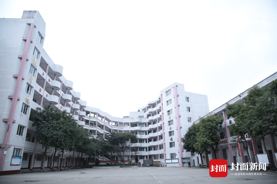 内江六中兴隆校区四川省内江市第六中学创办于1939年秋,是四川省首批