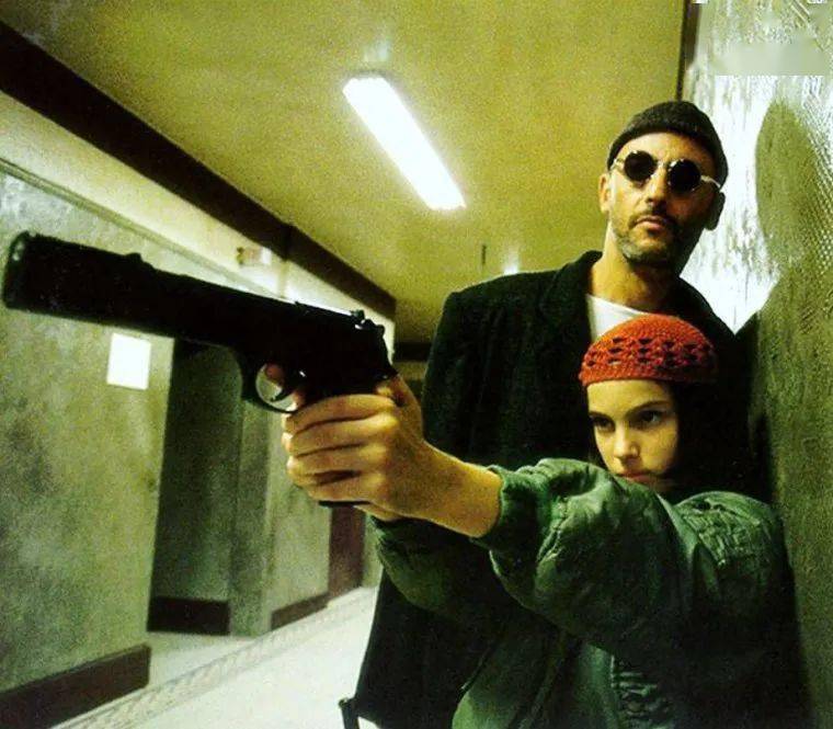 个杀手不太冷》（léon: the professional）这部经典电影中第一次认识娜塔莉。那个时