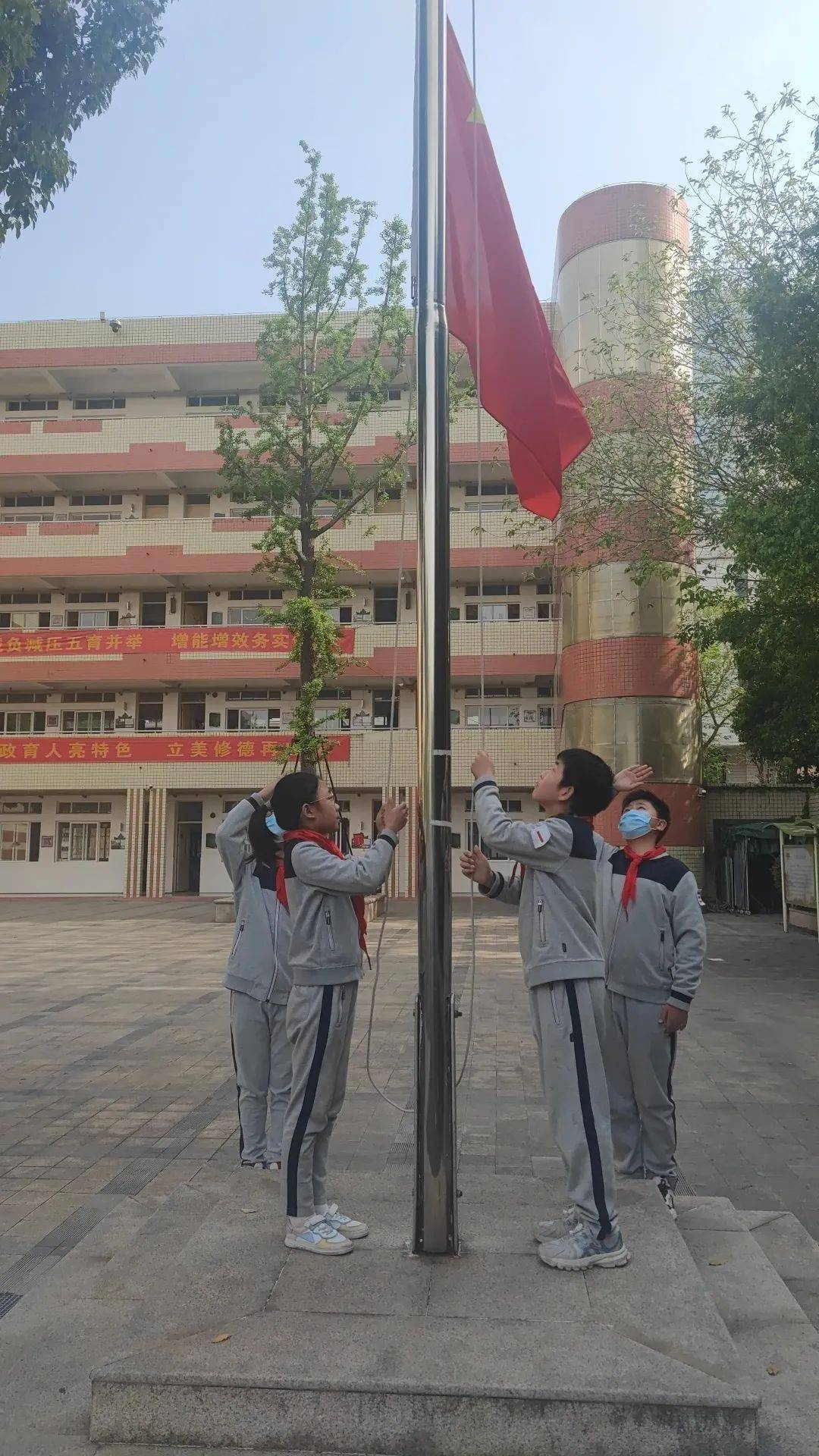 【校园新闻】"与书为友,一路书香"记石鼓路小学第十周国旗下讲话