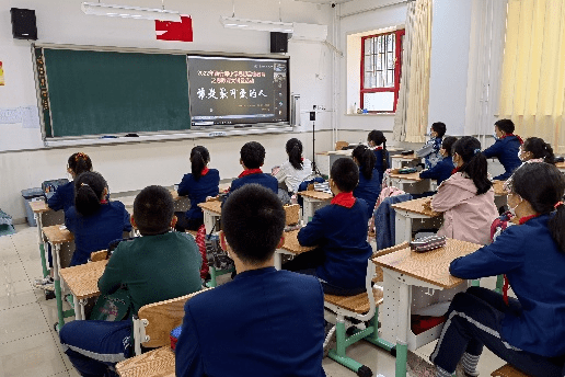 赓续革命英雄志致敬最可爱的人博士生宣讲团与西什库小学联合举办思政