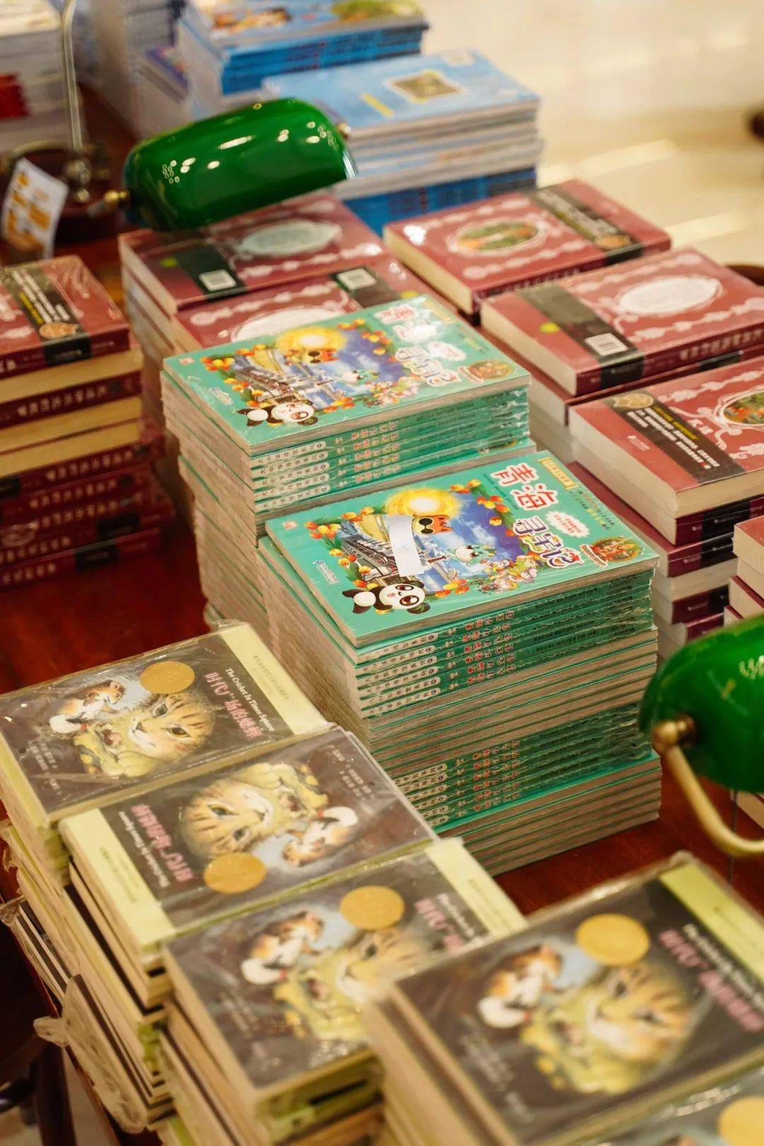 高新区图书馆工作人员夏倩茹说:"最美天使和最美逆行