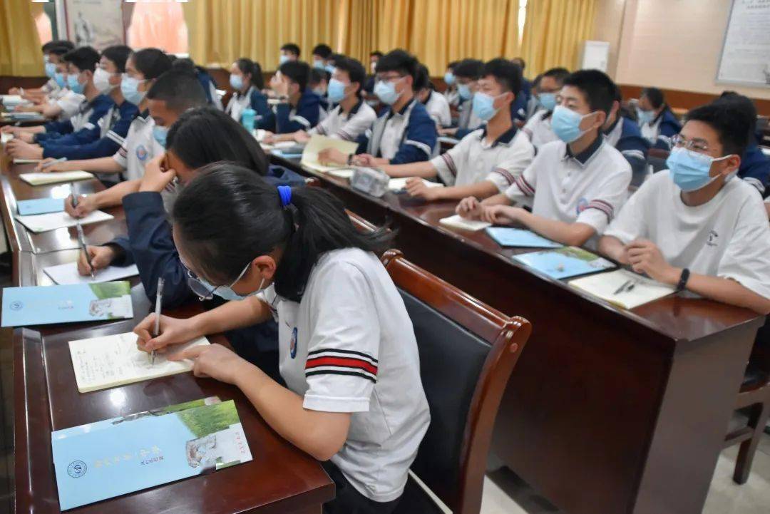 相约一中梦圆中考郑州一中竞赛部主任张甲到校开展数学备考讲座