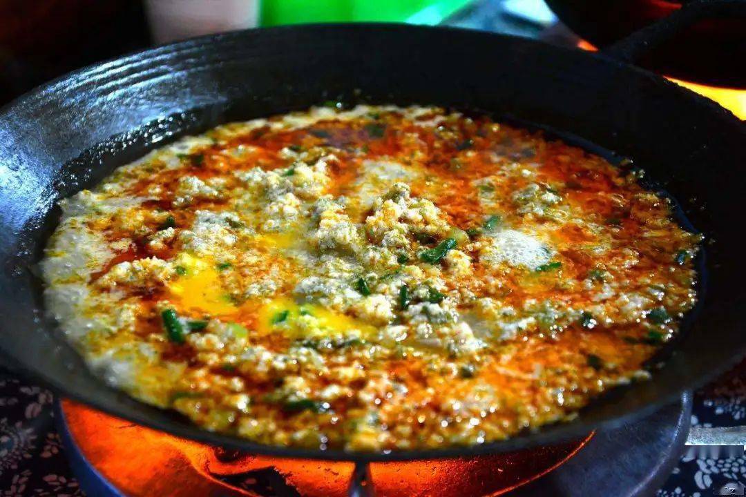 到恩施一定要吃合渣,而且恩施的菜馆也都会做合渣,通常都是吃合渣火锅