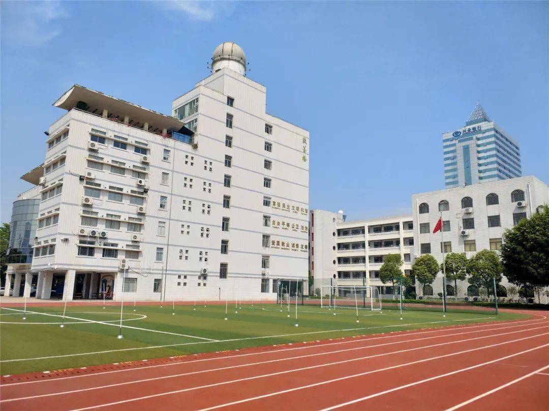 大厦栋梁厦门外国语学校校友会校友招商为校友事业拓展搭建桥梁