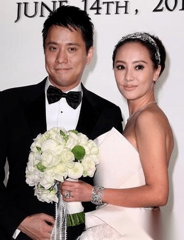 好,说回来,为什么吴正元是林子祥的伯乐呢,因为她一直在圈内工作,认识