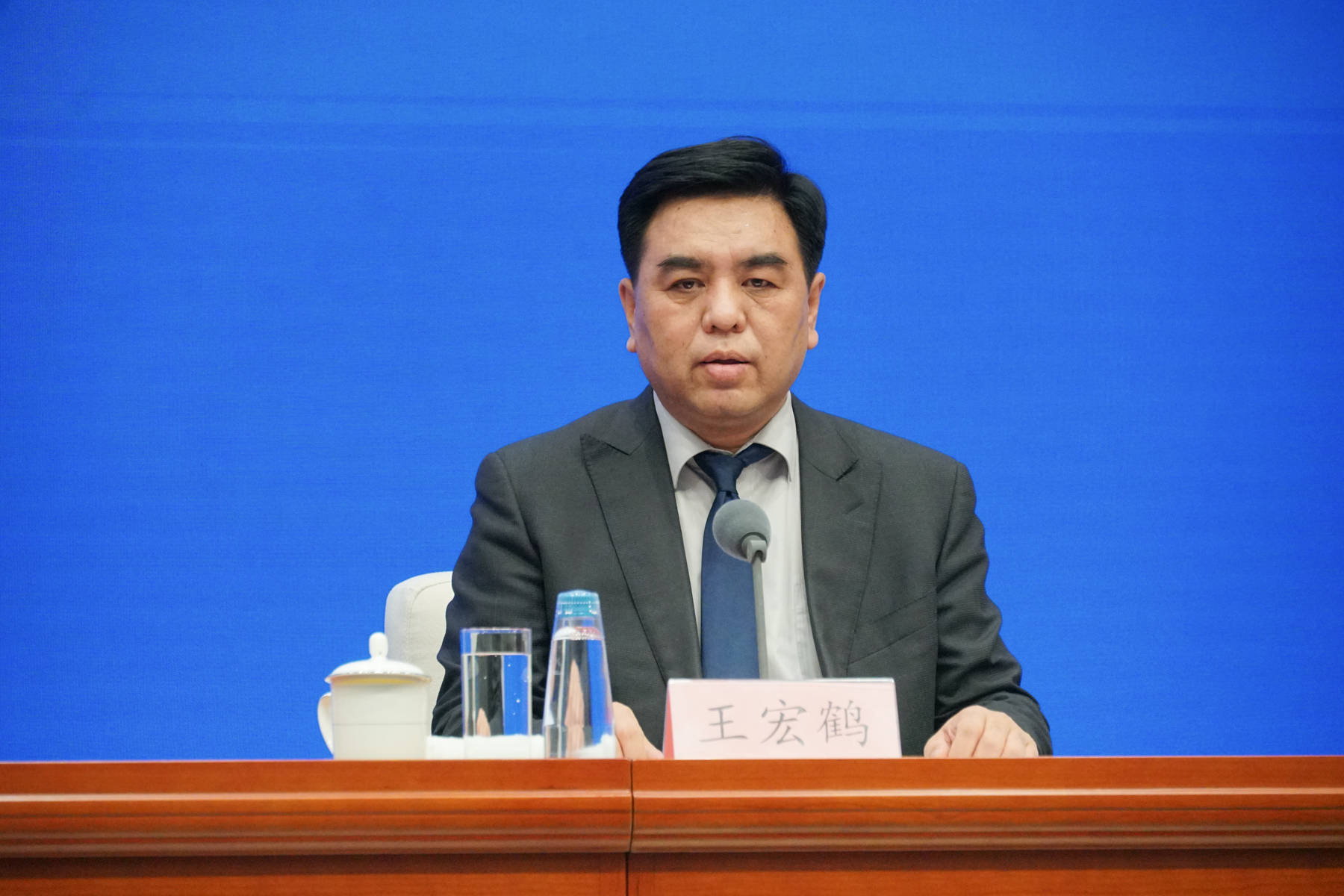 鼓励金融机构推出更多有利于养老金稳健增值的产品_相关_个人_王宏鹤