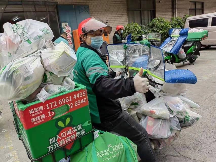 疫情之下的配送站站長變身廚師長也要守著手機準時搶菜