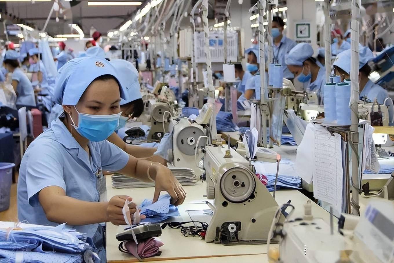 越南躺平后工厂全面复工复产,多家企业积极提高薪水留住员工