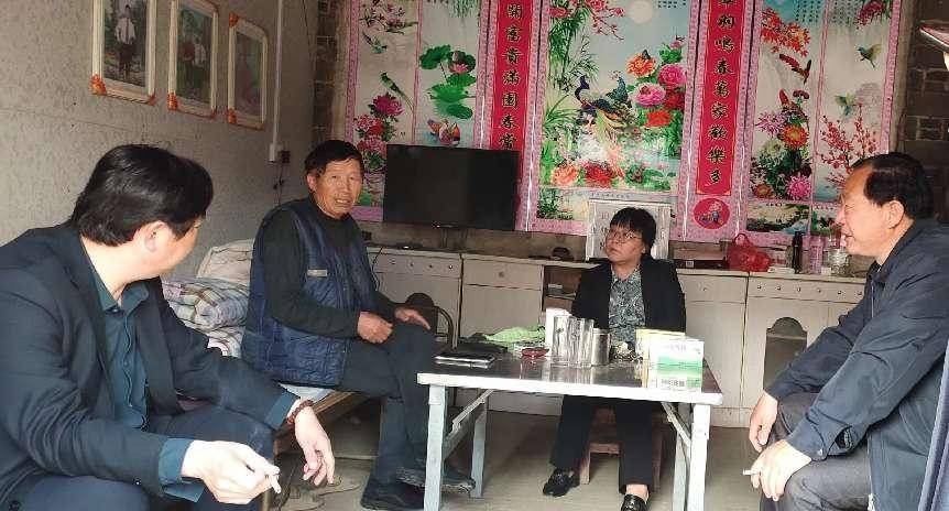 唐河县桐寨铺镇情系职工暖人心解困脱困显真情