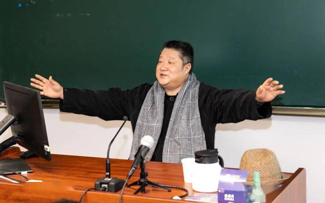 一顶圆帽一条围巾让我们一同走近张晓东老师国学方式的生活