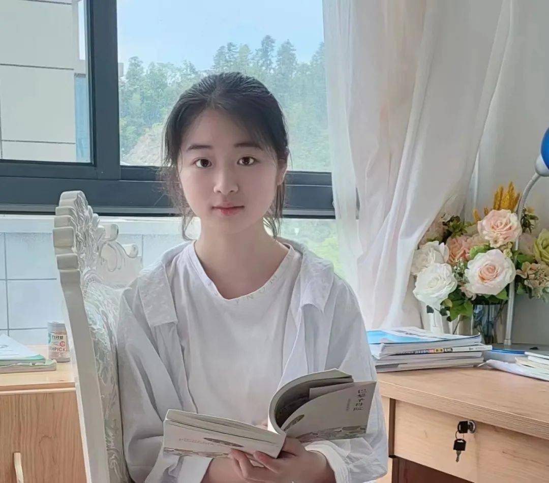 作者:胡靖,祁门一中高二(3)班学生.指导教师:吴丹.