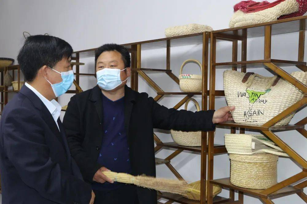 鹿邑高粱秆变废为宝助农致富