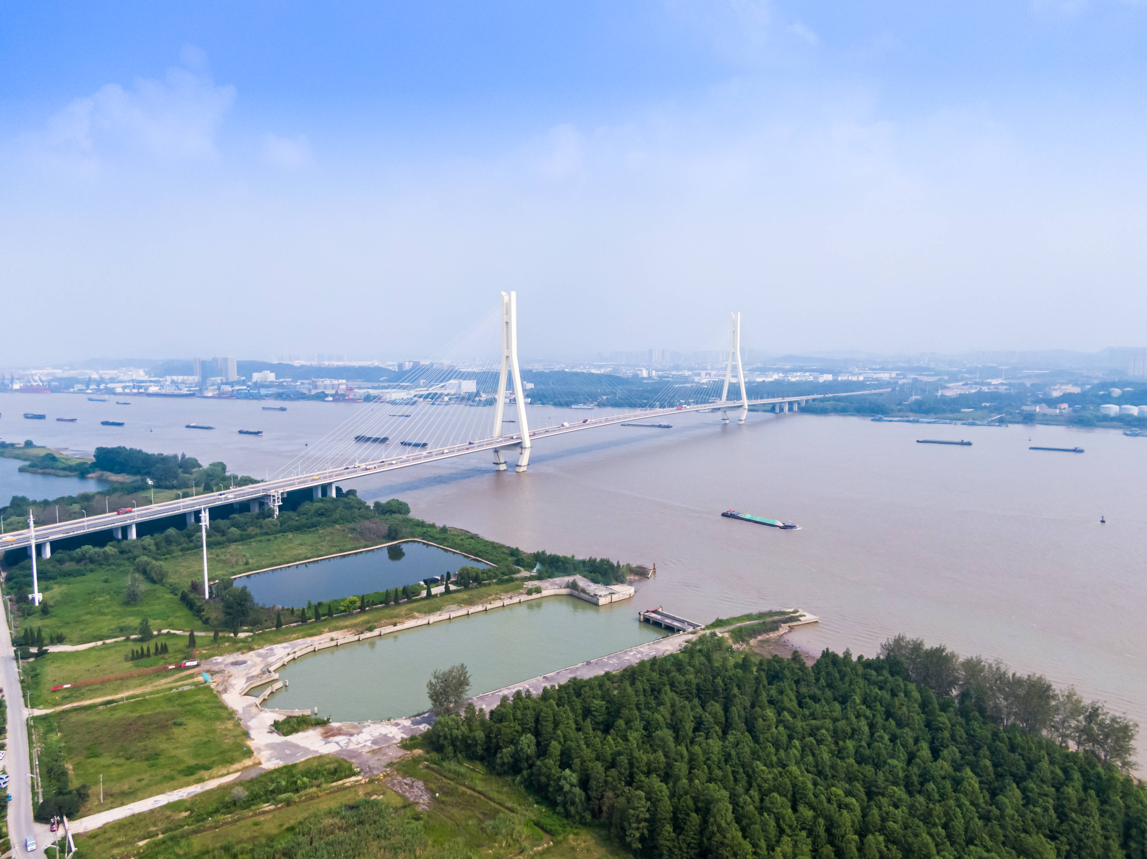 南京立法保护长江岸线拟对违法利用占用行为进行最严格处罚