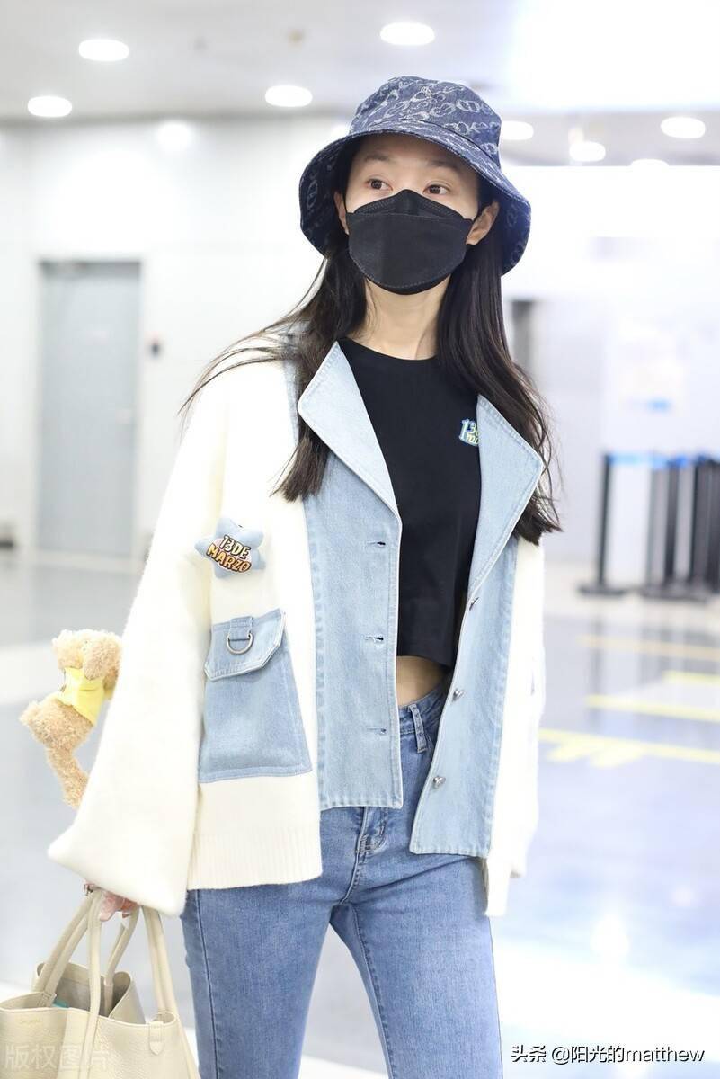 街拍宋轶渔夫帽搭拼接夹克牛仔裤漂亮灵动