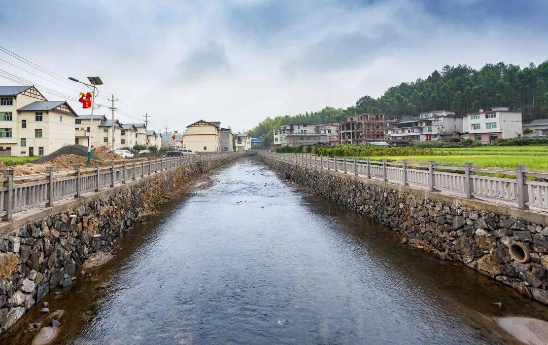 石牛村(施福玲 摄)小桥流水人家(苏燕明 摄)山水田园,风光旖旎村村