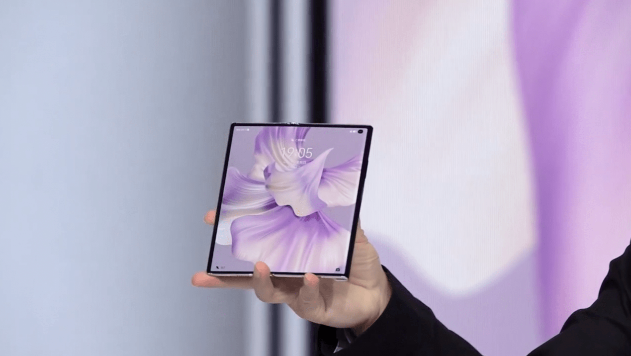 华为mate xs 2折叠屏手机发布:外折设计 首发自适应ui引擎 售9999元起