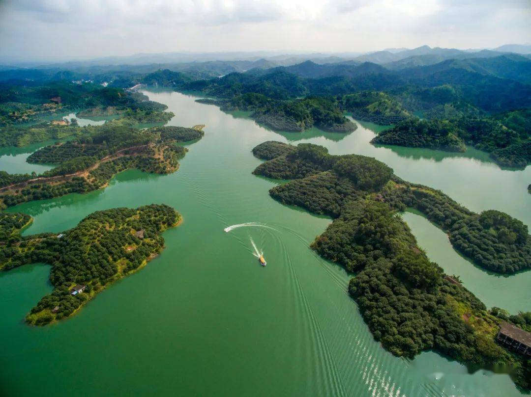 益塘水库(朱学灵 摄)益塘水库旅游区位于 梅州市五华县转水镇 ,是国家