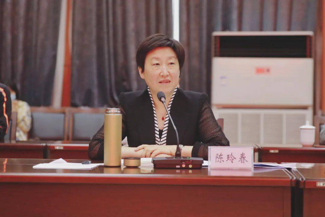 扬州市体育局召开青年干部座谈会_陈玲春_工作_运动