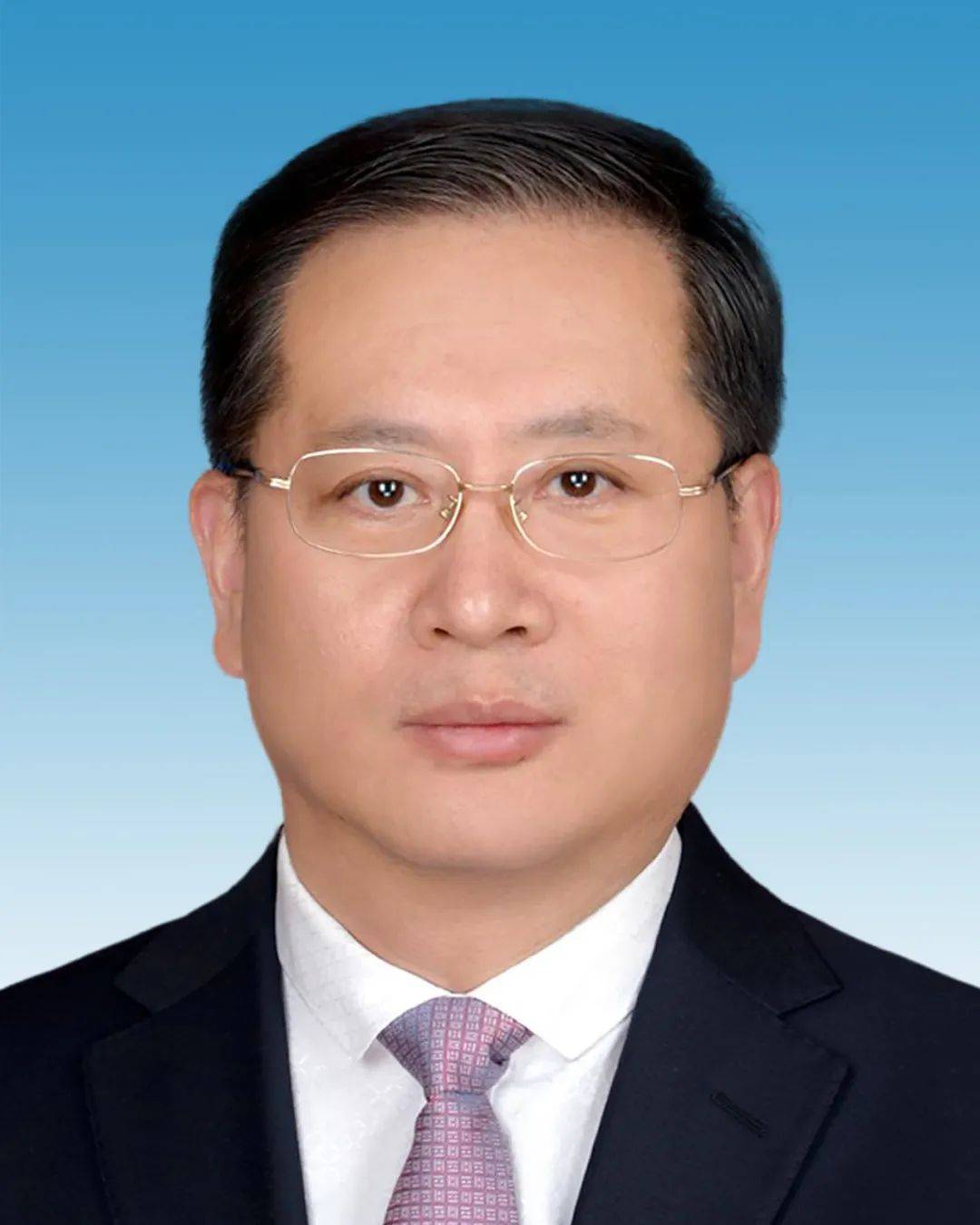 在职研究生,工学博士,中共党员,现任贵州省委常委,省政府副省长,党组