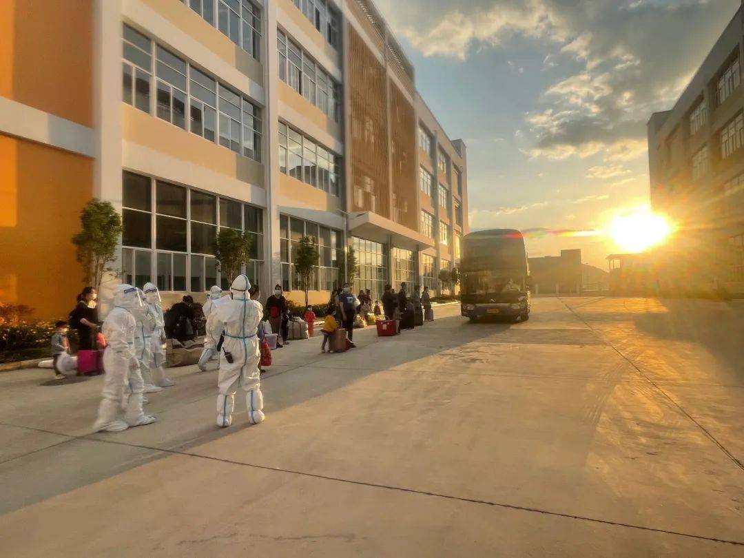 隔离不隔爱，兄妹齐上阵——在换岗的那一刻才知道哥哥做了和她一样的选择
