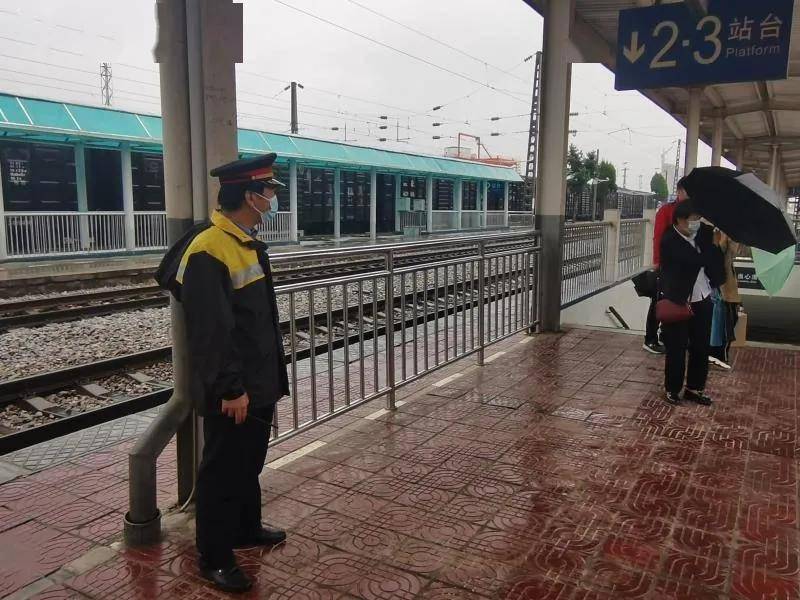 陇西车务段积极应对降雨天气