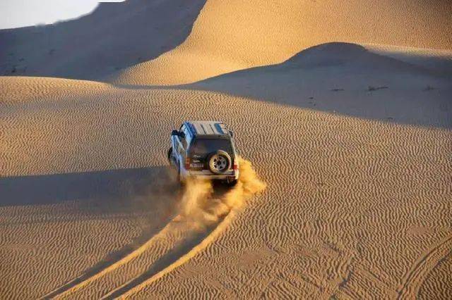 老司机在沙漠里怎么开车解析沙漠越野实用技巧